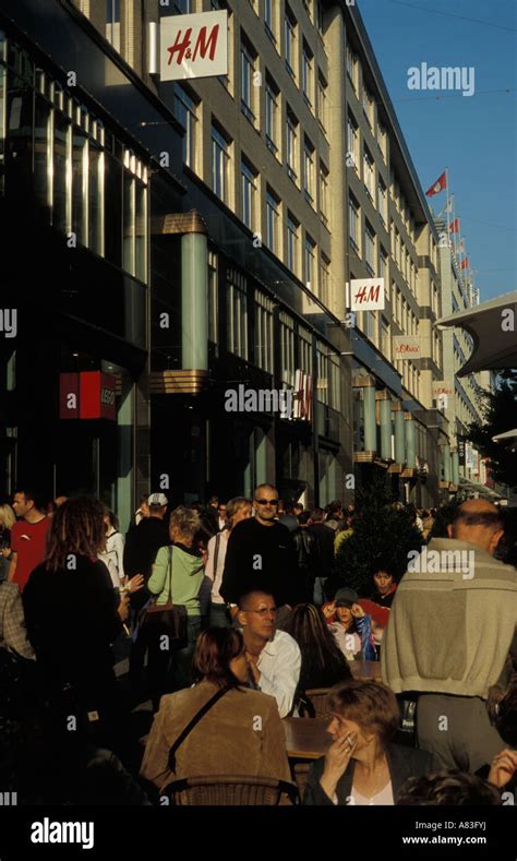 Shopping on Spitalerstrasse .